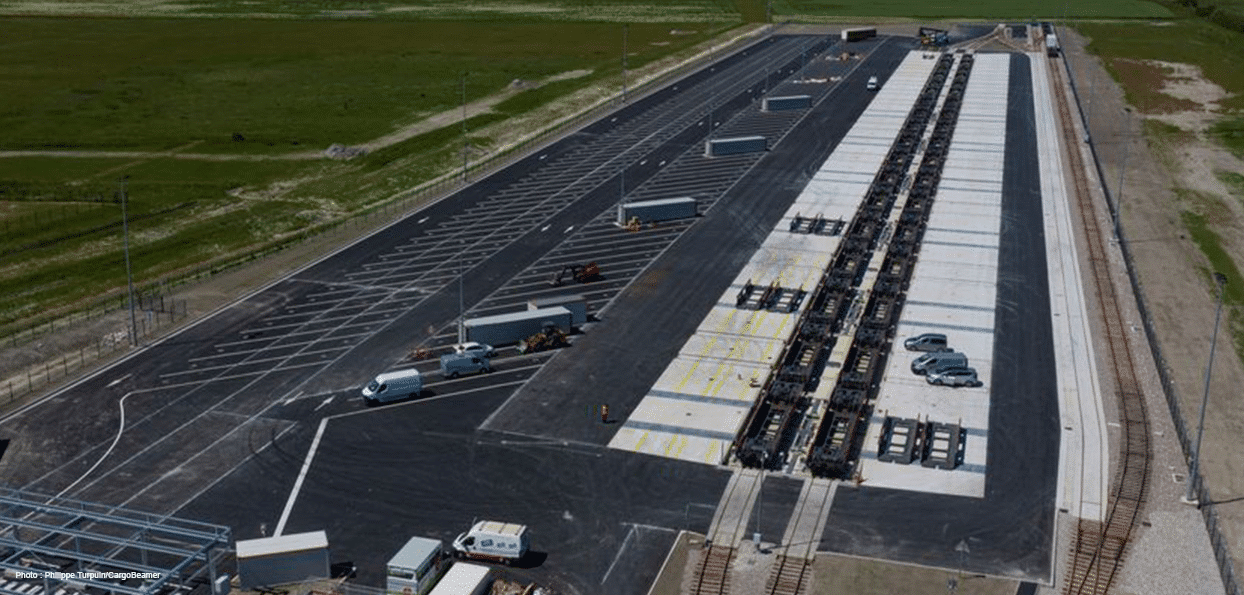 CargoBeamer inaugure un nouveau terminal ferroviaire d’autoroute à Calais.